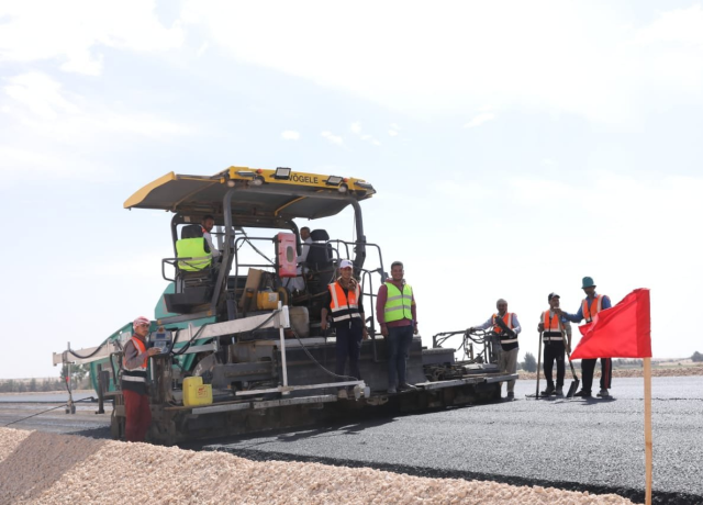 Executing the Cairo / Fayoum road, the entrance to Fayoum city